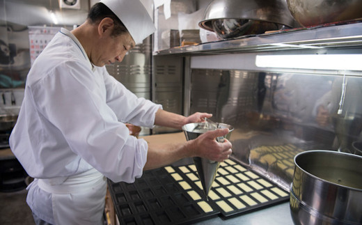 お菓子処たかはし二代目主人の高橋忍さんが作る焼き菓子は、ファンが多い逸品ばかり
