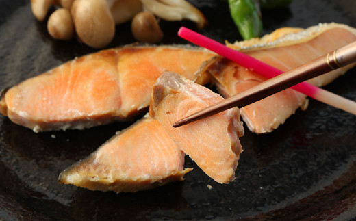 【北海道産原材料使用】中辛口秋鮭切身16切 合計約0.96kg