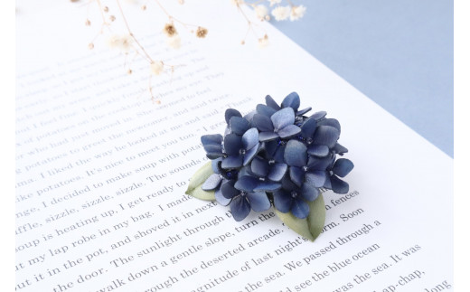 紫陽花 濃藍 革花ブローチ･コサージュ