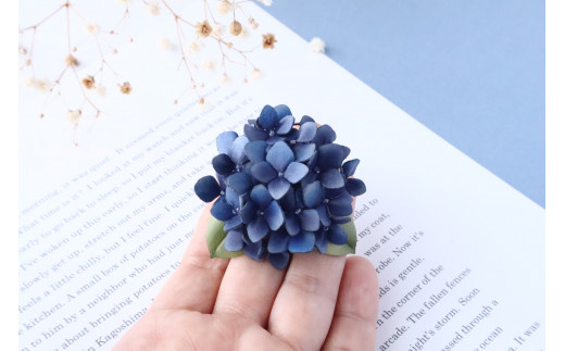 紫陽花 濃藍 革花ブローチ･コサージュ
