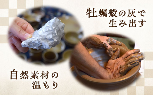 江田島産牡蠣殻を窯の熱で燃やすと真っ白な粉状の灰になります。（これが原料の一部になります。）