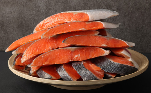 【6ヶ月定期便】鮭切り身 厚切り 30枚 (5枚×6P) 約2.4kg 1239305 - 熊本県水俣市