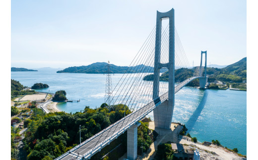 2022年に開通したゆめしま海道の岩城橋。ゆめしま海道では四つの島を結ぶ３本の橋を駆け抜けます。