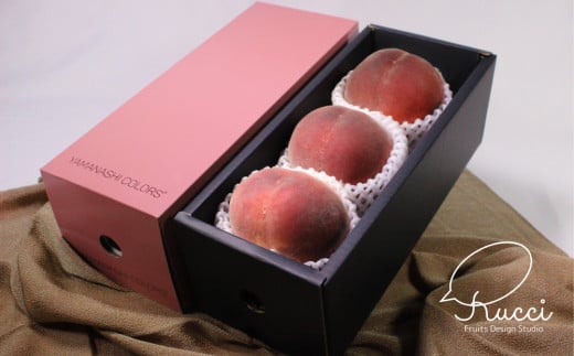 桃の美味しい旬の色のルッチオリジナルパッケージでお手元にお届けします。ご贈答にもお使いいただけます。