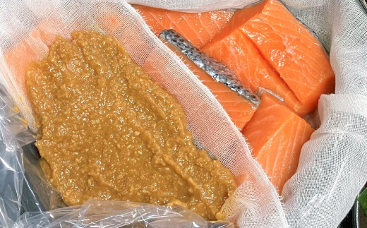 伝統の鮭料理」鮭の味噌漬 7切 約490g 1074002 - 新潟県村上市