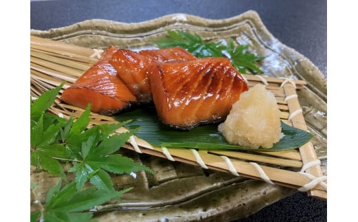 「伝統の鮭料理」鮭の味噌漬 4切 約280g 鮭 しゃけ 漬魚 切り身 1074006 1327844 - 新潟県村上市