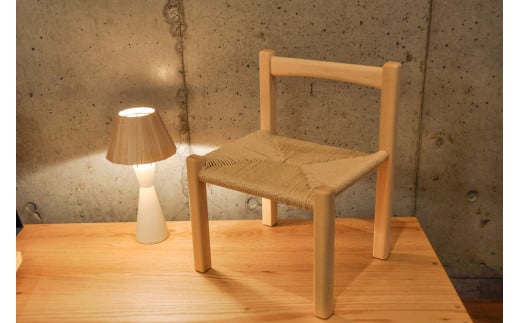 ペーパーコードで編み上げた 子供用椅子 (メープル材) [0118] 1350632 - 大阪府交野市