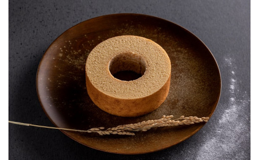 日本食料理人が米粉バウムクーヘンを開発しました。（プレーン）
