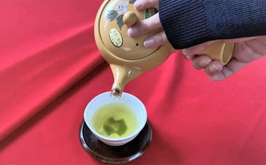 学生さん達と考えた 深蒸し茶 ギフトセット！ 絵柄が選べる200g缶 （200g×2缶 計400g）！ センスが光る オシャレな 茶缶 セット！ （綾菱缶・かえで缶）  お茶 茶缶 緑茶 深蒸し茶 静岡緑茶 日本茶 - 静岡県菊川市｜ふるさとチョイス - ふるさと納税サイト