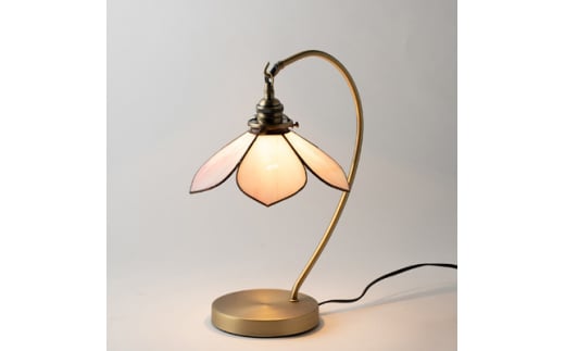 Nijiiro Lamp のステンドグラスのテーブルランプ ベルフラワーピンク【1503544】
