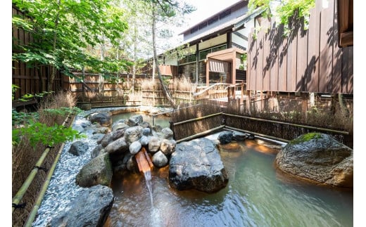 岐阜県高山市のふるさと納税 【深山桜庵別館　湯めぐりの宿　平湯館（共立リゾート）】平休日1泊2食付ペア宿泊券《【本館】和洋室》	JTB5471-018