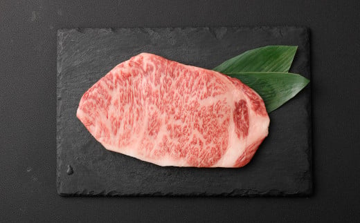 【肉質等級4等級以上】 和王 サーロインステーキ （ 800g ） お肉 肉 牛肉 牛 和牛 サーロイン ステーキ 国産 熊本県産 1454057 - 熊本県高森町