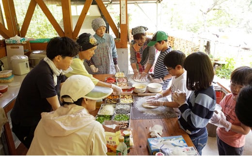 みんなでワイワイ♪自然の中で楽しむ【石窯ピザ焼き体験】利用券 - 高知県本山町｜ふるさとチョイス - ふるさと納税サイト