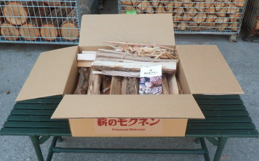 キャンプ用薪／火持ちの良い広葉樹!! 飛騨産ナラ薪 乾燥薪（10kg）1箱 火が付きやすい キャンプ 焚火 アウトドア バーベキュー ソロキャン  焚き付けセット なら ナラ 薪 マキ まき【薪のモクネン】 / 岐阜県下呂市 | セゾンのふるさと納税