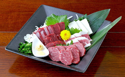 熊本 馬刺し 4種盛り200g （赤身・コーネ・フタエゴ・上霜降り 各50g×1） 肉 お肉 馬肉 馬刺 タレ付き 冷凍 熊本県 湯前町 1539381 - 熊本県湯前町