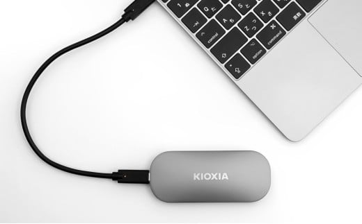 三重県四日市市のふるさと納税 キオクシア(KIOXIA) 外付けSSD EXCERIA PLUS ポータブル 2TB USB 3.2 保護 持ち運び コンパクト 高速転送 耐久性 保存 軽量 バックアップ 拡張 ストレージ ドライブ データ移行 サイズ PS4  PS5