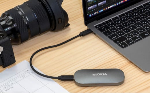 三重県四日市市のふるさと納税 キオクシア(KIOXIA) 外付けSSD EXCERIA PLUS ポータブル 2TB USB 3.2 保護 持ち運び コンパクト 高速転送 耐久性 保存 軽量 バックアップ 拡張 ストレージ ドライブ データ移行 サイズ PS4  PS5