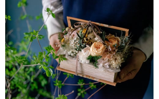 【 HANAGRA 】プリザーブドフラワー アレンジメント 「BOOK ・Apricot」 生花 水不要 綺麗 お花 花 バラ 小花 インテリア