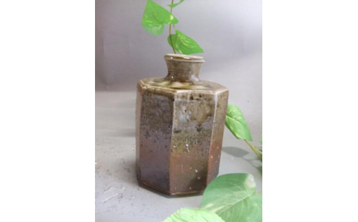 【信楽焼】面取花入れ　花入　花器　花瓶　nha-034 920058 - 滋賀県滋賀県庁