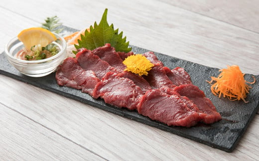 【3ヶ月定期便】【熊本と畜】赤身馬刺し 200g 専用醤油付き150ml×1本 馬肉 赤身 馬刺 醤油 セット