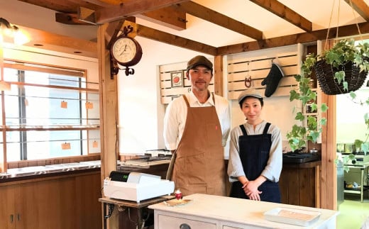 長野県富士見町のふるさと納税 《※人気の為※現受注分3ヶ月以内発送》 ベーグル専門店が作る ベーグルBOX 18個入り 『外はパリッ、中はふわもち。』【パン 手作り 自家製 個包装 便利 グルメ 食べ比べ 詰め合わせ もちもち 朝食 おやつ 食品 冷凍】