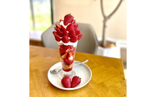 カフェチケット [古都華パフェXL&ドリンクセット]クーポン [Very Berry Cafe] 株式会社明日香園芸 お食事券 いちごパフェ スイーツ 奈良県 奈良市 なら 10-085