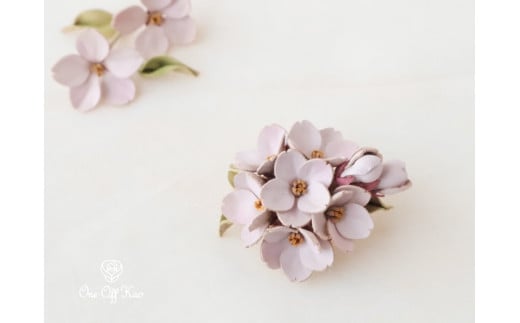 春爛漫｜桜 ソメイヨシノ 丸ブローチ ｜ 革花アクセサリー アクセサリー ブローチ ハンドメイド ファッション 牛革 ギフト 贈り物 プレゼント