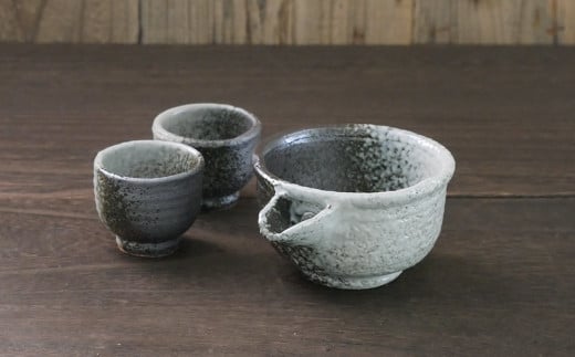 【萬古焼（ばんこやき）】灰釉掛分 酒器セット　スズ木【お酒 酒 酒器 盃 晩酌 キッチン雑貨  三重県 四日市市】