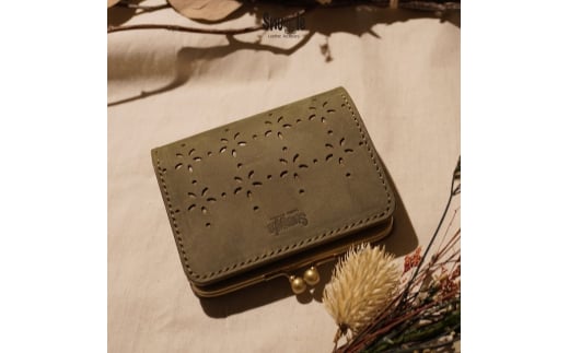 【4色展開】がま口ショートウォレット　カットアウト　革小物　ハンドメイド　手縫い　一点物　財布　スナッグルレザー　黒 [№5915-7173]1504