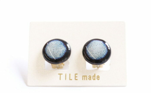 【美濃焼】 紫むら タイル イヤリング 直径15mm 瑞浪市 / TILEmade タイル アクセサリー ハンドメイド [AZCD032] 843966 - 岐阜県瑞浪市