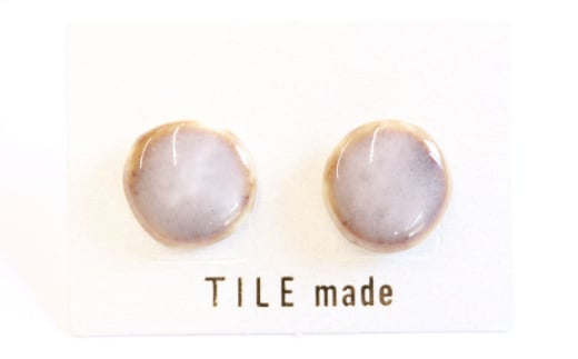 【美濃焼】 薄茶むら タイル ピアス 直径15mm 瑞浪市 / TILEmade タイル アクセサリー ハンドメイド [AZCD071] 843980 - 岐阜県瑞浪市