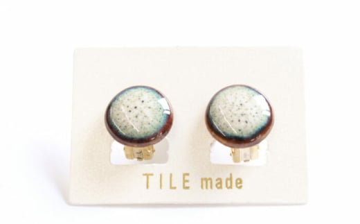 【美濃焼】 黄緑むら タイル イヤリング 直径15mm 瑞浪市 / TILEmade タイル アクセサリー ハンドメイド [AZCD026] 833670 - 岐阜県瑞浪市