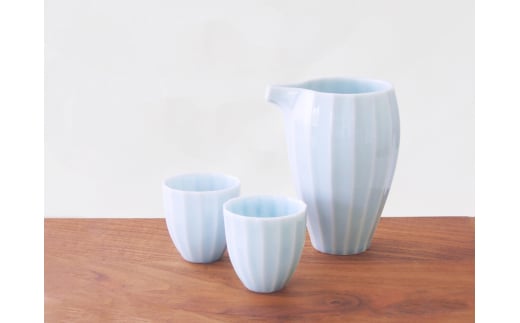 【美濃焼】 立ち姿が美しい miyama. 冷酒器セット 青磁 瑞浪市 / ミヤマプランニング 食器 酒器 ぐい呑み [AZCM065] 833419 - 岐阜県瑞浪市