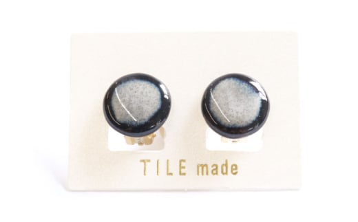 【美濃焼】 白むら タイル イヤリング 直径15mm 瑞浪市 / TILEmade タイル アクセサリー ハンドメイド [AZCD062] 833658 - 岐阜県瑞浪市