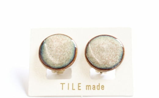 【美濃焼】 黄緑むら タイル イヤリング 直径20mm 瑞浪市 / TILEmade タイル アクセサリー ハンドメイド [AZCD027] 833672 - 岐阜県瑞浪市