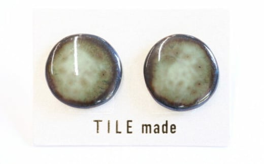 【美濃焼】 苔むら タイル ピアス 直径20mm 瑞浪市 / TILEmade タイル アクセサリー ハンドメイド [AZCD054] 833677 - 岐阜県瑞浪市