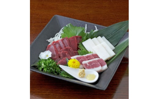 <馬刺し>熊本直送三種盛 ブロック肉 赤身50g・コーネ50g・フタエゴ50g計150g(美里町)【1555051】 2070546 - 熊本県美里町