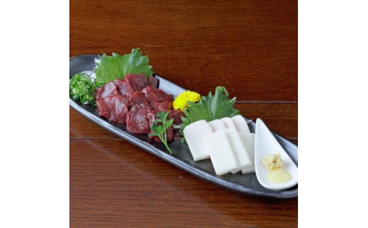 <馬刺し>熊本直送 二種盛り ブロック肉 赤身100g・コーネ100g 合計200gセット(美里町)【1555053】 2070547 - 熊本県美里町