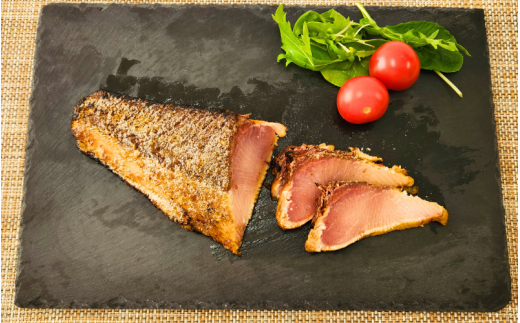 炙り ブリ 鰤炎<ぶえん> 600g(２～３ピース) 新感覚！ 魚を肉のように食べる！ 特製じゃばらダレ漬け / 鰤 ぶりタタキ タタキ 刺身 さしみ 魚 海鮮 魚貝 丼 おかず カルパッチョ 漬け 切身 グルメ 冷凍 養殖 串本町 和歌山県【mrh001】 2093094 - 和歌山県串本町