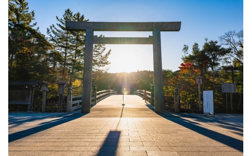 1750　プライベートガイドとめぐる伊勢神宮内宮・外宮「日本人の心をたどる伊勢の旅」1Day プラン（5名様） 旅行 ツアー 伊勢 伊勢志摩 伊勢神宮 体験 博物館 チケット 旅 三重 食 日本 ガイド 文化 観光