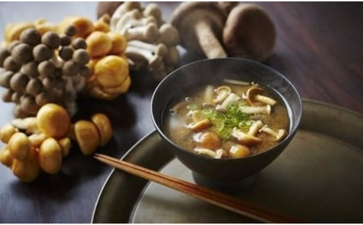 長野県飯山市のふるさと納税 うまい味噌汁はこの味噌から！　加賀屋醸造「玉造り一年醸造味噌」2kg(Au-001)
