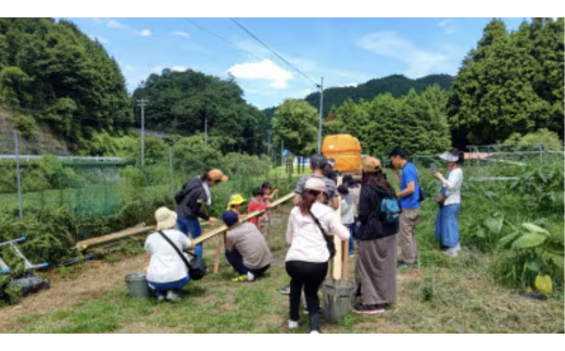  竹を切り出してレーンから作る本格流しそうめん体験 （大人２名、小学生１名）