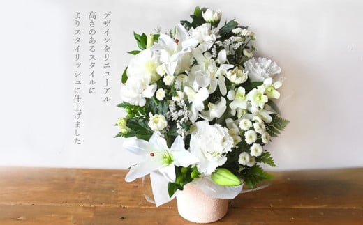 フラワーアレンジメント 花あかり　白のみ【フラワー　アレンジメント　お供え 花 フラワー アレンジメント 供花 命日 法事　ふんわりと優しく品のよい花 大阪府 門真市 】 2040464 - 大阪府門真市