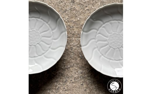 有田焼 白磁睡蓮彫和皿 2枚[有田焼 花伝作]食器 器 和皿 皿 白 シンプル 上品
