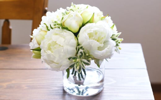 水換え不要!!ピオニー(芍薬)の花瓶に入った花束：white【ハンドメイド アーティフィシャルフラワー 造花 芍薬 しゃくやく 花瓶 お花 花 岡山県 倉敷市 おすすめ 人気】 636892 - 岡山県倉敷市