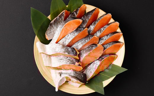 【5ヶ月定期便】 ［訳あり］ 国産秋鮭 北海道だし切り身 約1.2kg×5回 計約6kg ／ 鮭 しゃけ シャケ 秋鮭 天然秋鮭 切身 切り身 鮭節 かじか 昆布 しいたけ ブレンド 出汁 だし 出汁入り鮭 冷凍