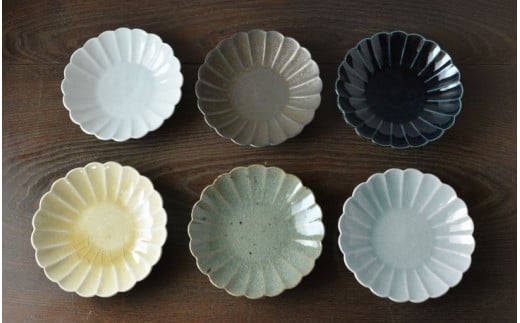 砥部焼 菊型皿セット（直径約17cm×2枚） 紺 【 ふるさと納税 人気 おすすめ ランキング 食器 皿 お皿 砥部焼 おさら 陶芸 和食 洋食 手作り おしゃれ かわいい 愛媛県 伊方町 送料無料 】 IKTS011-3