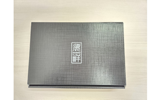 化粧箱にセットして冷凍でのお届けとなります。解凍後は冷蔵庫で保管し早めにお召し上がりください。