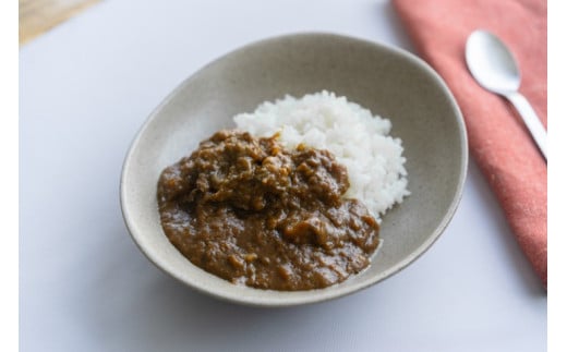 冷凍⽜筋カレー