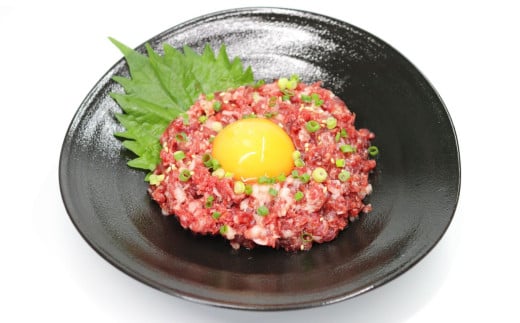 【 定期便 12回 】 純 国産 熊本 馬刺し ユッケ 600g ( 150g × 4パック) | 肉 にく お肉 おにく 馬 馬刺 ゆっけ 桜ゆっけ 桜ユッケ 馬肉 小分け 専用タレ 熊本県 玉名市